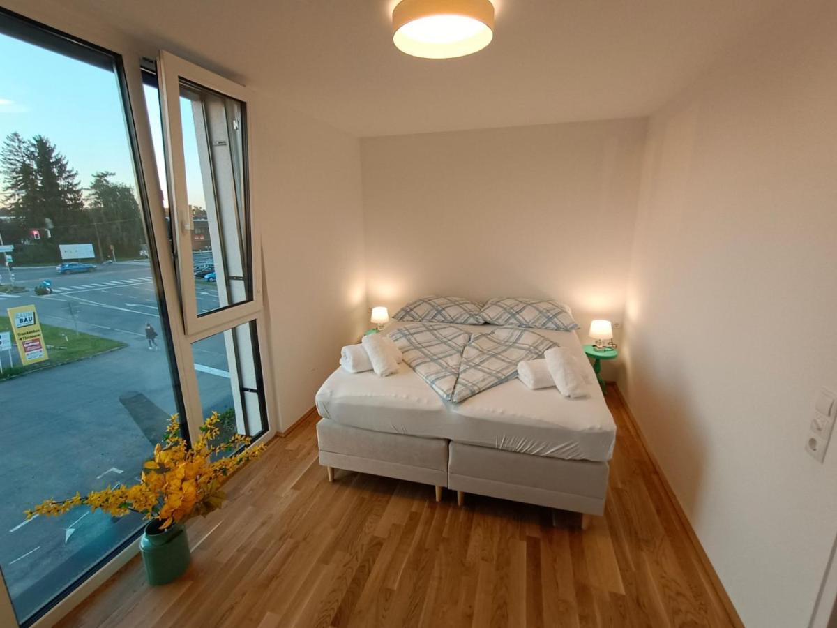 Neu erstellte Wohnung mit Balkon in Hard Exterior foto
