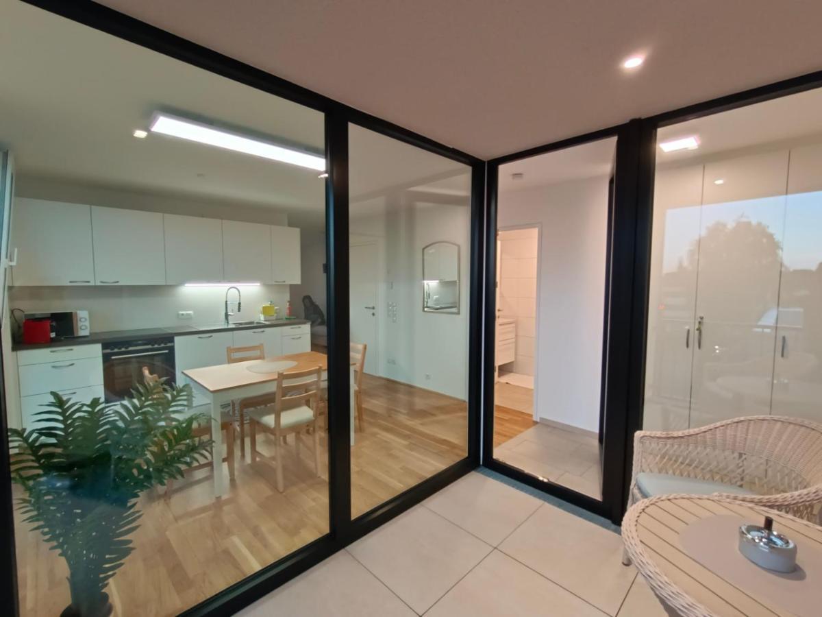 Neu erstellte Wohnung mit Balkon in Hard Exterior foto